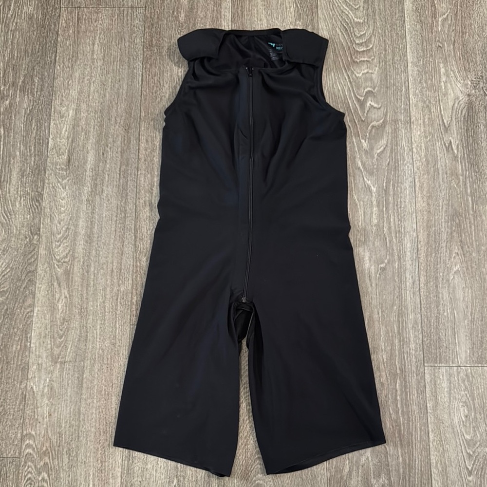 Marena Recovery post surgical men’s sleeveless compression suit sz M